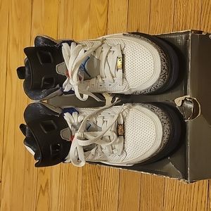 Jordan Spizike White/Aqtn-Vrsty Prpl-Vrsty Rd "Grapes"
